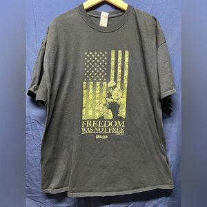 Freedom black tee